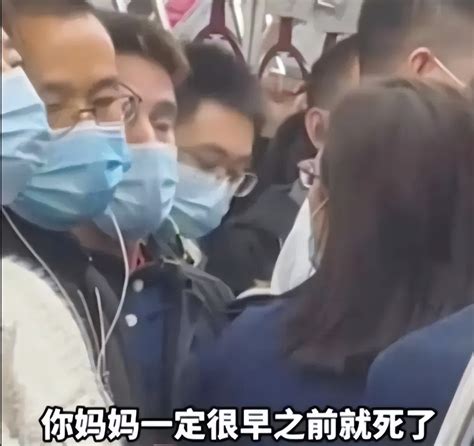 女子地铁上飙英文让老外滚出中国 小伙回怼:这也是我家乡