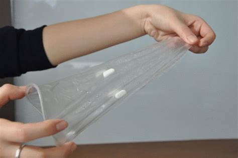 避孕套使用方法(新手第一次选择避孕套时，应该更重视水润度还是厚度呢)