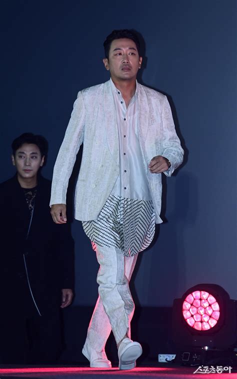 하정우 발걸음