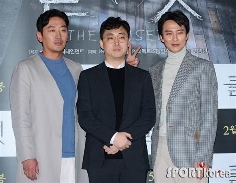 하정우 손가락으로 장난치는