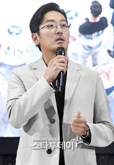 하정우 엄지척