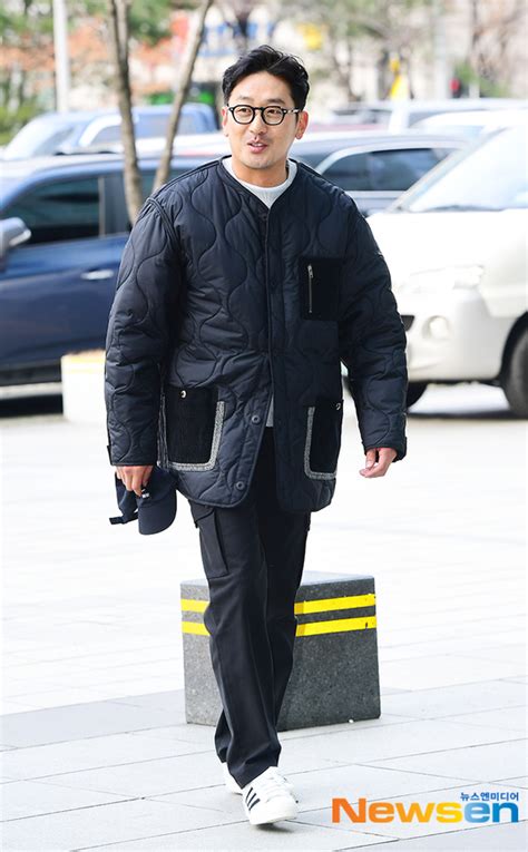 하정우 흐뭇