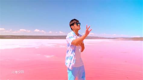 周杰伦《粉色海洋》单曲歌词及介绍