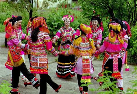 彝族舞的特点 (凉山彝族一种古老的集体舞是什么？)