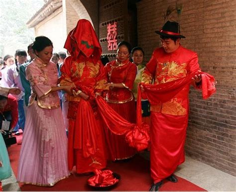 晋江的婚姻礼俗 (晋江嫁女儿的婚姻习俗是怎么样的?或娶晋江女孩要什么习俗?)