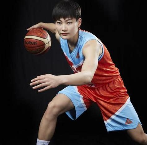 篮球运动员杨鸣的妻子是谁