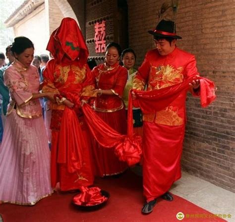 陕西西安结婚风俗知多少？ (大学同学邀请我当伴娘，西安结婚风俗有哪些？)
